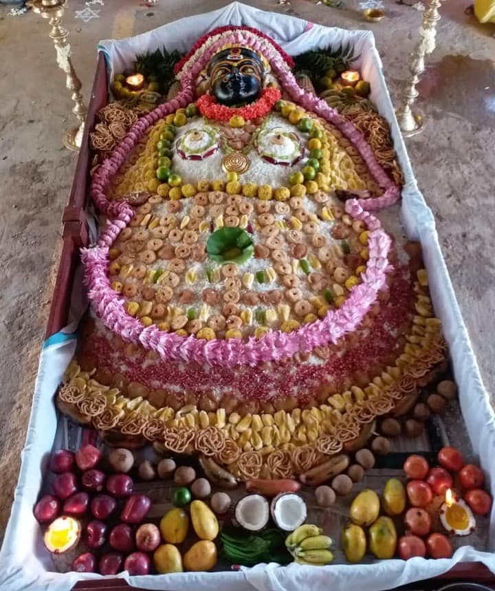 Annapadayal — where the divine Mother is adorned with prasad, embodying abundance, nourishment, and the grace of selfless giving.