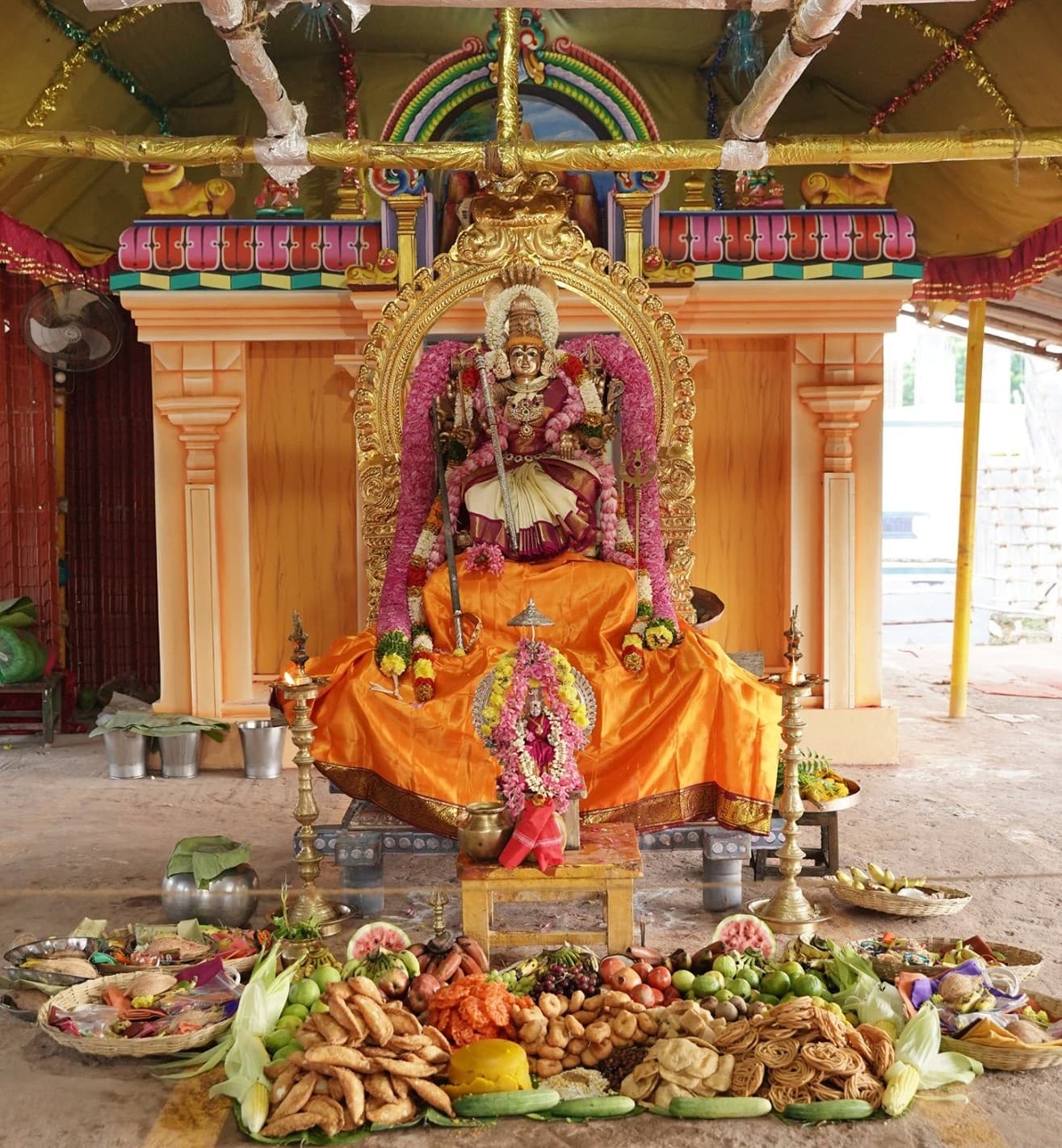 Padayal—offered in banana leaves with fruits, sweets, savouries, and food—is offered to Devi and then shared among devotees as prasad.